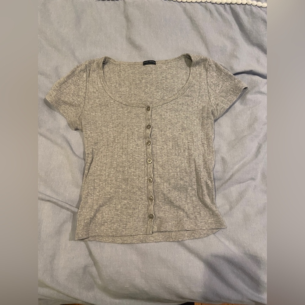 Brandy Melville Gray slightly cropped baby tee